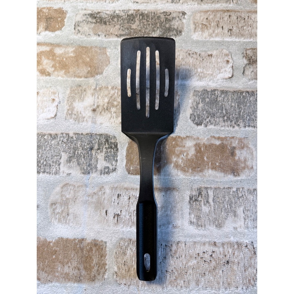 The Pampered Chef Slotted Turner Spatula Black Nylon Heat Resistant 428F USA